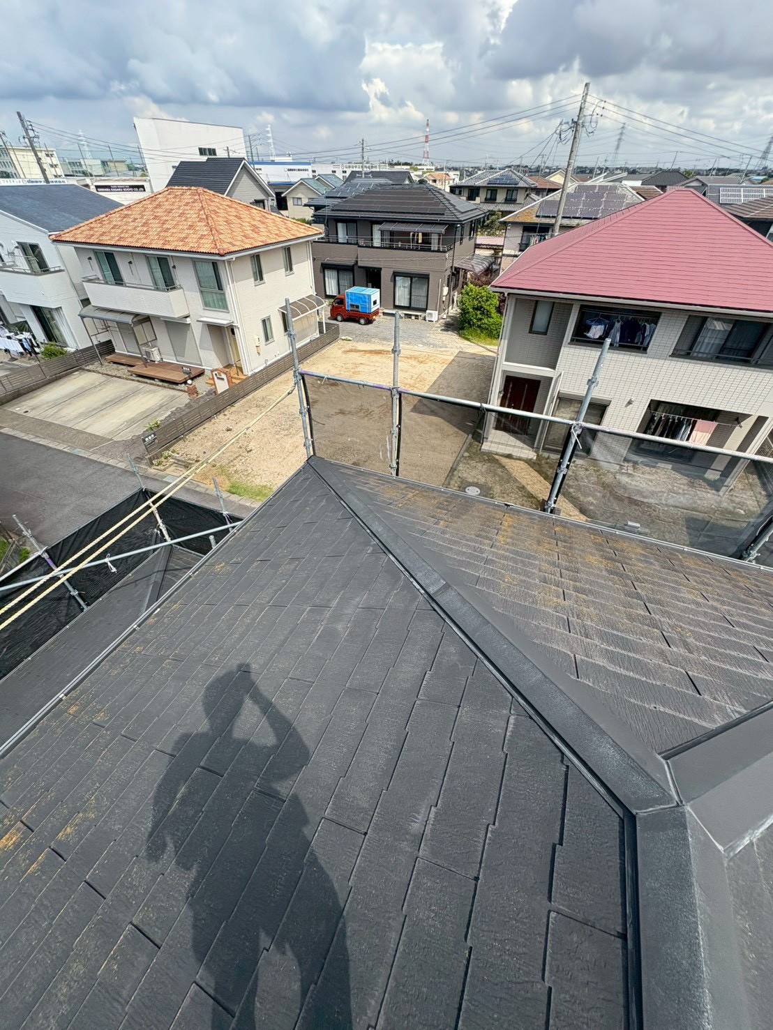 名古屋市にてカバー工法〈築20年屋根修理・シルキーG2〉の施工前写真