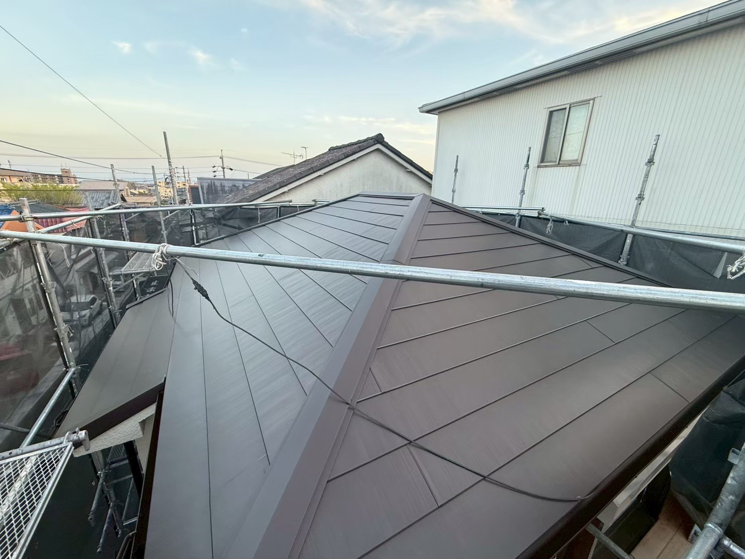 名古屋市にてカバー工法〈築40戸建て屋根修理〉の施工後写真